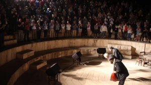 Genco Erkal, 'Ahmed Arif Şahdamarım'ı Selçuklular'la buluşturdu