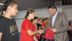 Güreşin Yıldız Milli Kızları Aliağa'da