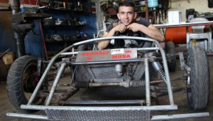 Hayal etti, 3 yılda kendi arabasını yaptı