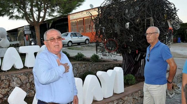 Heykel açılışına kimse gelmedi, başkan şok yaşadı
