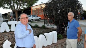 Heykel açılışına kimse gelmedi, başkan şok yaşadı