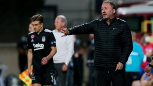 "İçeride konulması gereken konularda, oyuncularımı kimsenin önüne atamam"