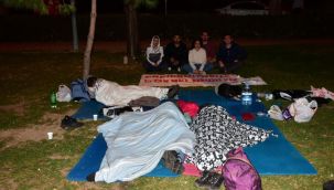 İzmir'de sokakta kalan öğrenci varsa bu telefonu arasın