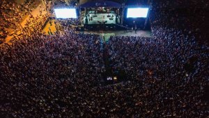 İzmir Fuarı'nda renkli geceler