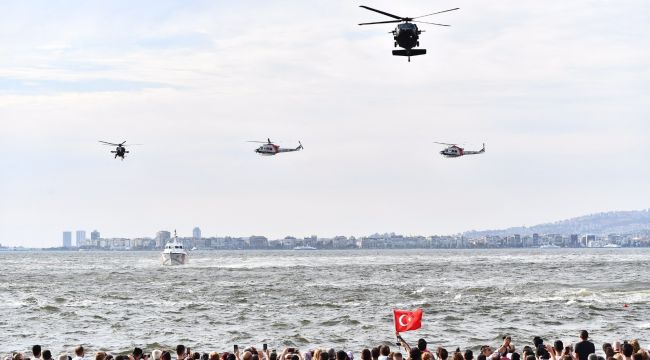 İzmir semalarında nefes kesen gösteri