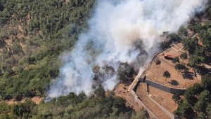 İzmir Yamanlar'daki yangın kısmen kontrol altında