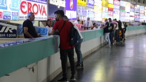 İzmir'de 18 yaşından küçüklere otobüs ve uçak bileti satışı yasaklandı