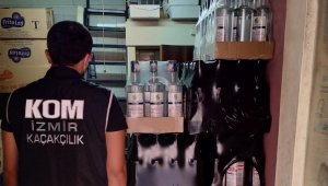 İzmir'de 400 bin liralık kaçak ürün ele geçirildi
