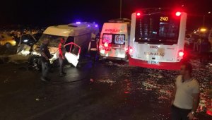 İzmir'de 6 araçlık zincirleme kaza: 11 yaralı