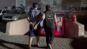 İzmir'de FETÖ'nün gaybubet evlerine eş zamanlı baskın