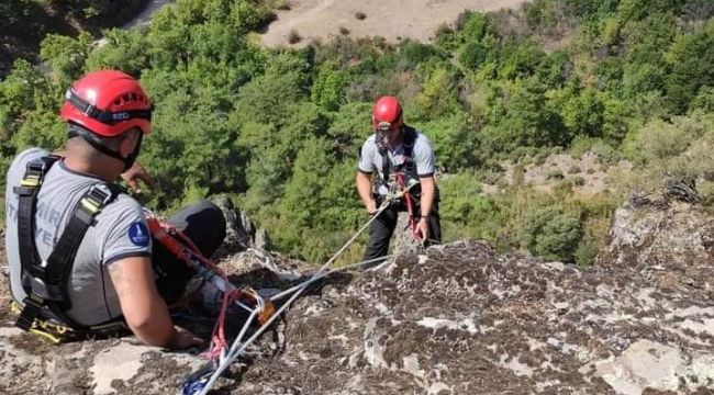 İzmir'de filmleri aratmayan keçi kurtarma operasyonu