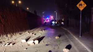 İzmir'de kontrolden çıkan araç yan yola uçtu: 1 ölü