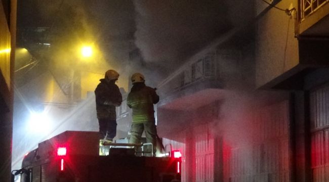 İzmir'de mobilya atölyesinde yangın