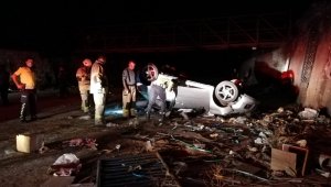 İzmir'de otomobil dereye uçtu: 4 yaralı