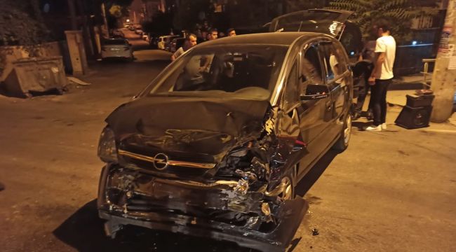 İzmir'de otomobil ile taksi çarpıştı: 1 ölü