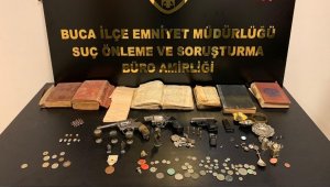 İzmir'de şüpheli kadının çantasından çıkanlar şoke etti