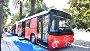 İzmir'in eski otobüsleri hurda değil kafe oluyor