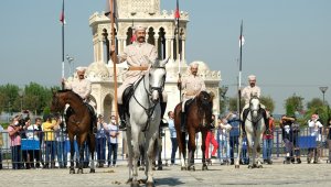 İzmir'in kurtuluşu canlandırıldı