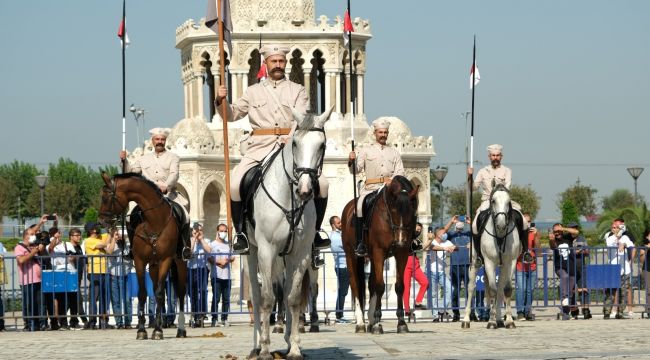 İzmir'in kurtuluşu canlandırıldı