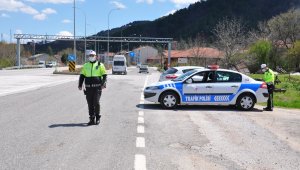 Kurallara uygun olmayan 64 araç trafikten men edildi