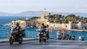 Kuşadası'nda motosiklet korteji düzenlendi