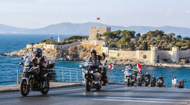 Kuşadası'nda motosiklet korteji düzenlendi