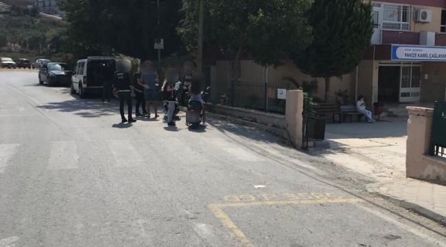 Kuşadası'nda polis okullarda denetim yaptı