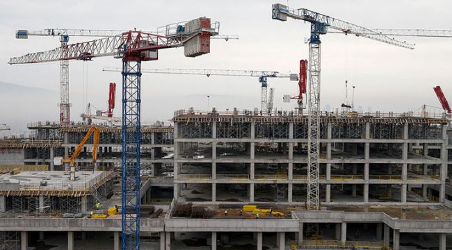 Müteahhitler inşaatları durdurdu