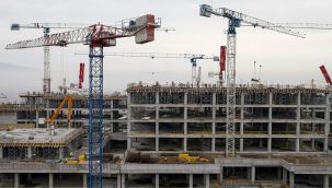 Müteahhitler inşaatları durdurdu