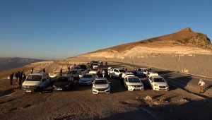 Nemrut Dağı'nda farkındalık yürüyüşü