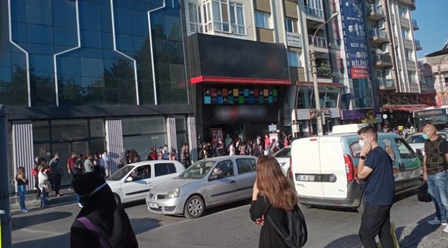Okullar açıldı, İzmir trafiği felç oldu