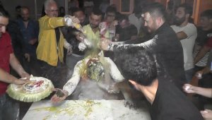 Önce yumurta saldırısı sonra un, yağ ve sirkeli su