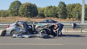 Otomobil ile kamyon çarpıştı: 1 ölü, 4 yaralı