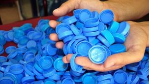 Pet şişelerdeki kapaklar neden mavidir?