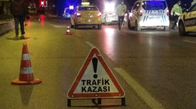 Polis metrelerce sürüklendi, kaçan motosikletliyi elleriyle durdurdu