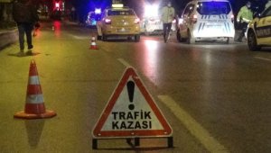 Polis metrelerce sürüklendi, kaçan motosikletliyi elleriyle durdurdu