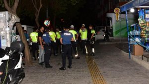 İzmir'de polise bıçak çeken şüpheli, vuruldu