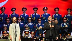 Rus Kızılordu Korosu'ndan İzmir Marşı