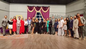 Sahne Tozu Tiyatrosu 'sen nerden çıktın' oyunuyla perdelerini açtı