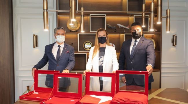 Sınırın sıfır noktasından DEÜ Bayrakbilim Müzesine kutsal emanet