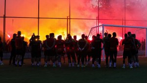 Taraftarları Göztepe'yi derbi öncesi yalnız bırakmadı