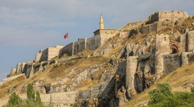 Urartuların surları yeniden inşa ediliyor