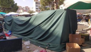 Korona çıkan iki esnafın tezgahına branda