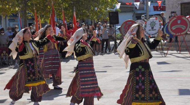 Urla'da coşku dolu kurtuluşun 99. yıl kutlamaları