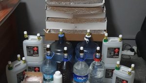 Urla'da zehir tacirlerinin evlerine baskın