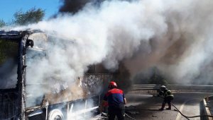 Yanan tur otobüsü küle döndü