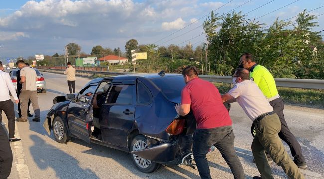 Zincirleme kazada tıkanan yol başka kazalara neden oldu