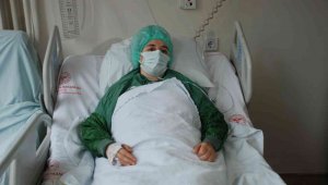 10 gün uyutulan genç hamile aşı olmadığına pişman oldu