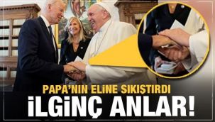 ABD Başkanı Biden, Papa'nın eline para sıkıştırdı