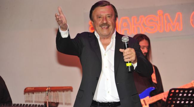 Ada Maksim'de yıldızlar geçidi sürüyor